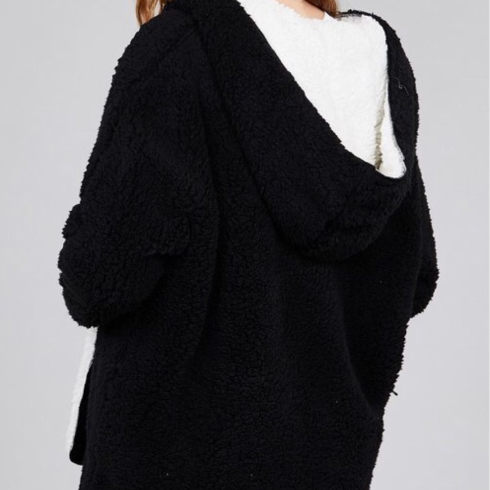 HP🎊BLACK/ IVORY FAUX FUR reversible - Hoodie - Picture 3 of 4